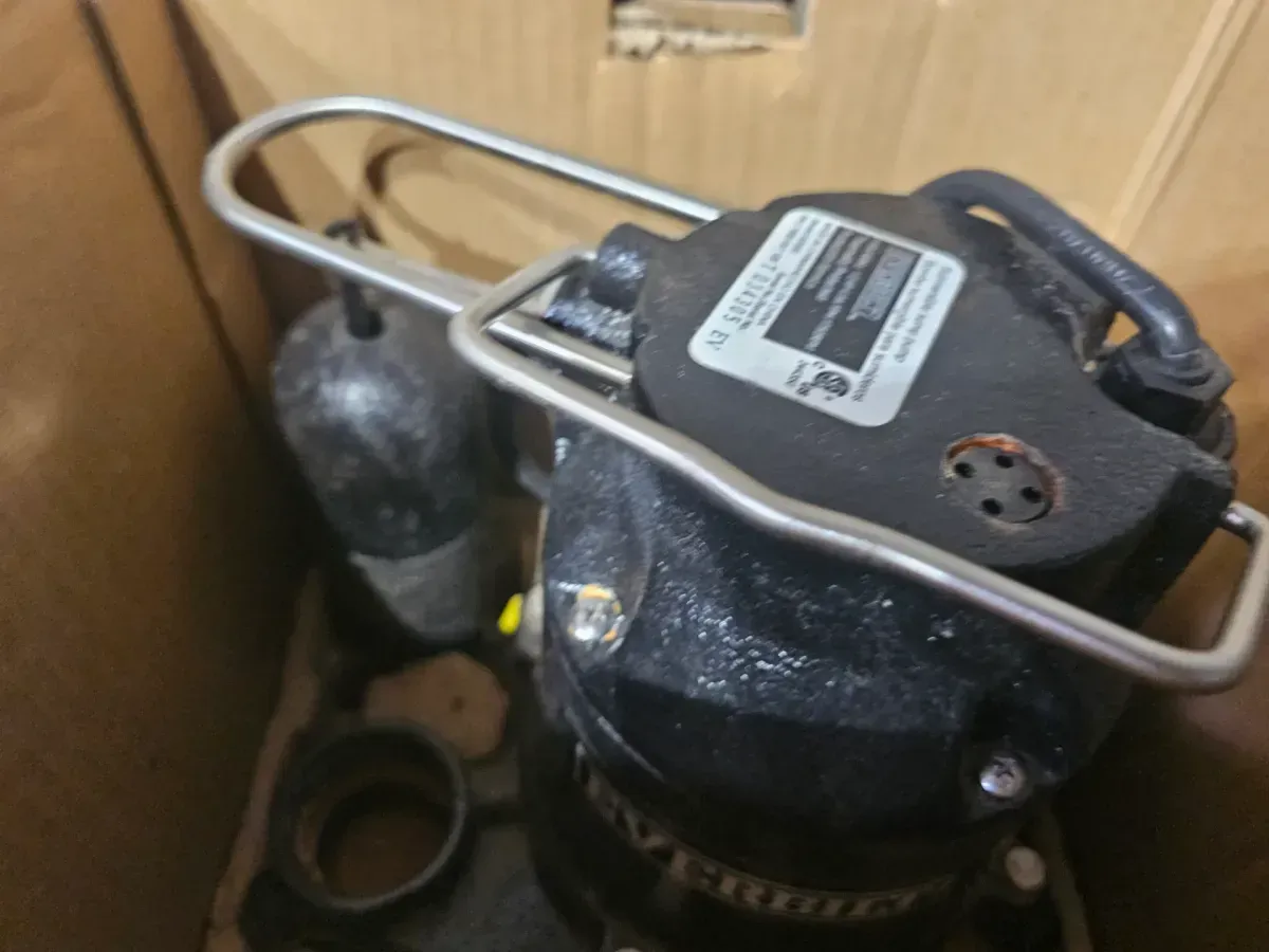 Everbilt sump pump 1/2HP - image 1