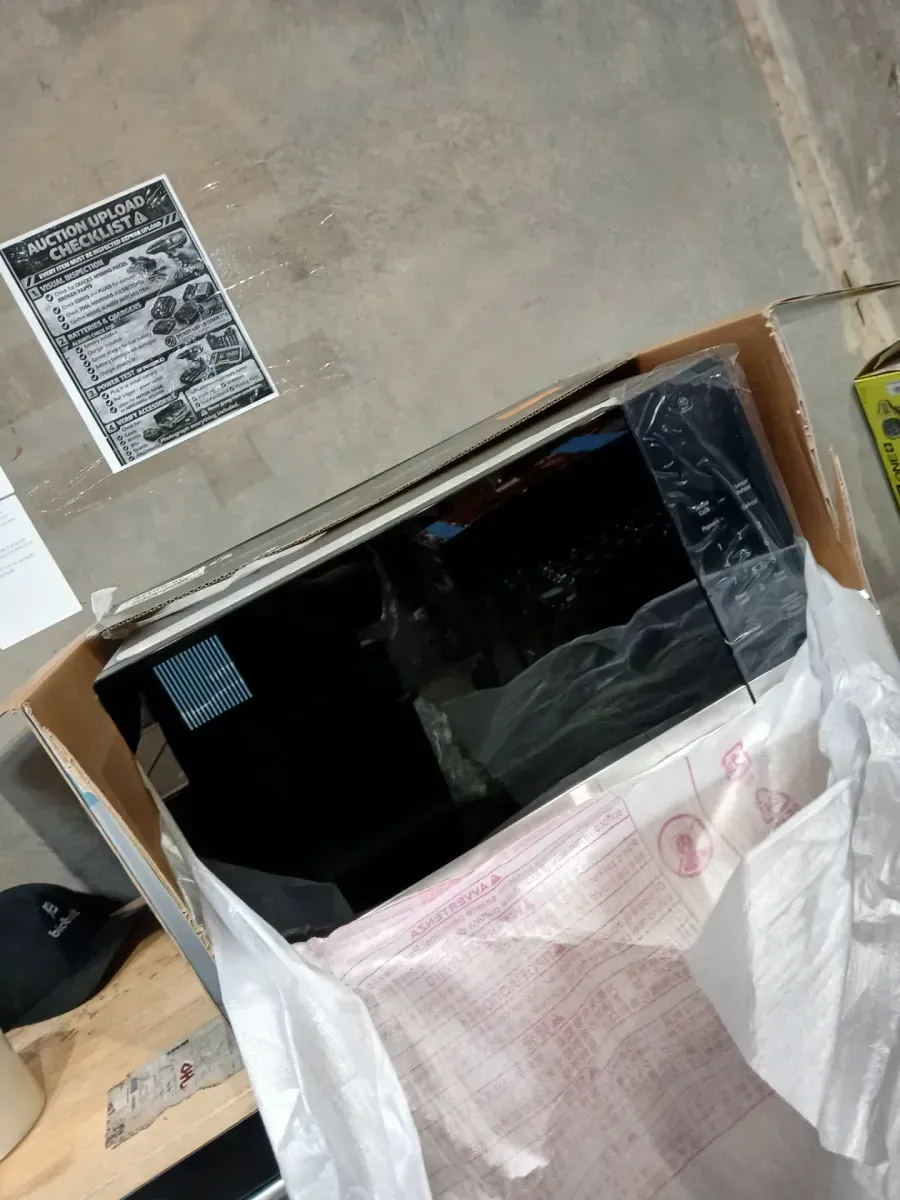 LG NeoChef 1.5 cu. ft. 1100-Watt Countertop Microwave in Stainless Steel with Smart Inverter - image 3