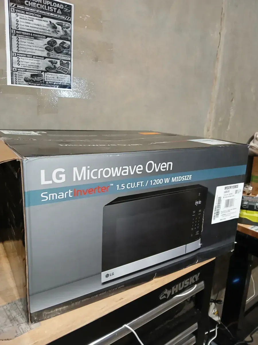 LG NeoChef 1.5 cu. ft. 1100-Watt Countertop Microwave in Stainless Steel with Smart Inverter - image 2