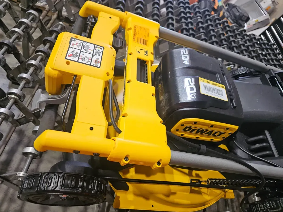 DEWALT 2x20V MAX 21 in. Cordless Battery Powered Self Propelled Lawn Mower Kit with (2) 10 Ah Batteries and Chargers - image 2