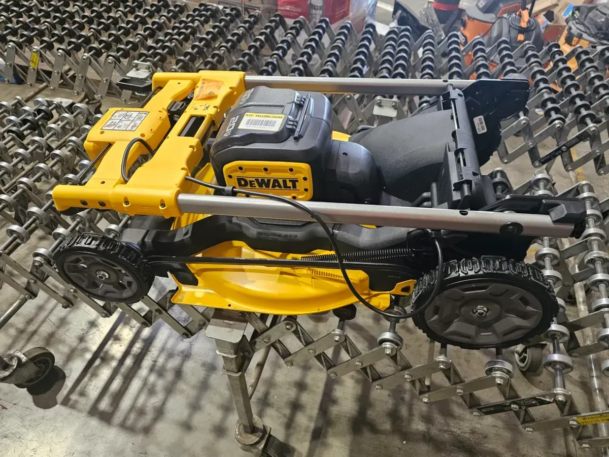 DEWALT 2x20V MAX 21 in. Cordless Battery Powered Self Propelled Lawn Mower Kit with (2) 10 Ah Batteries and Chargers - image 5