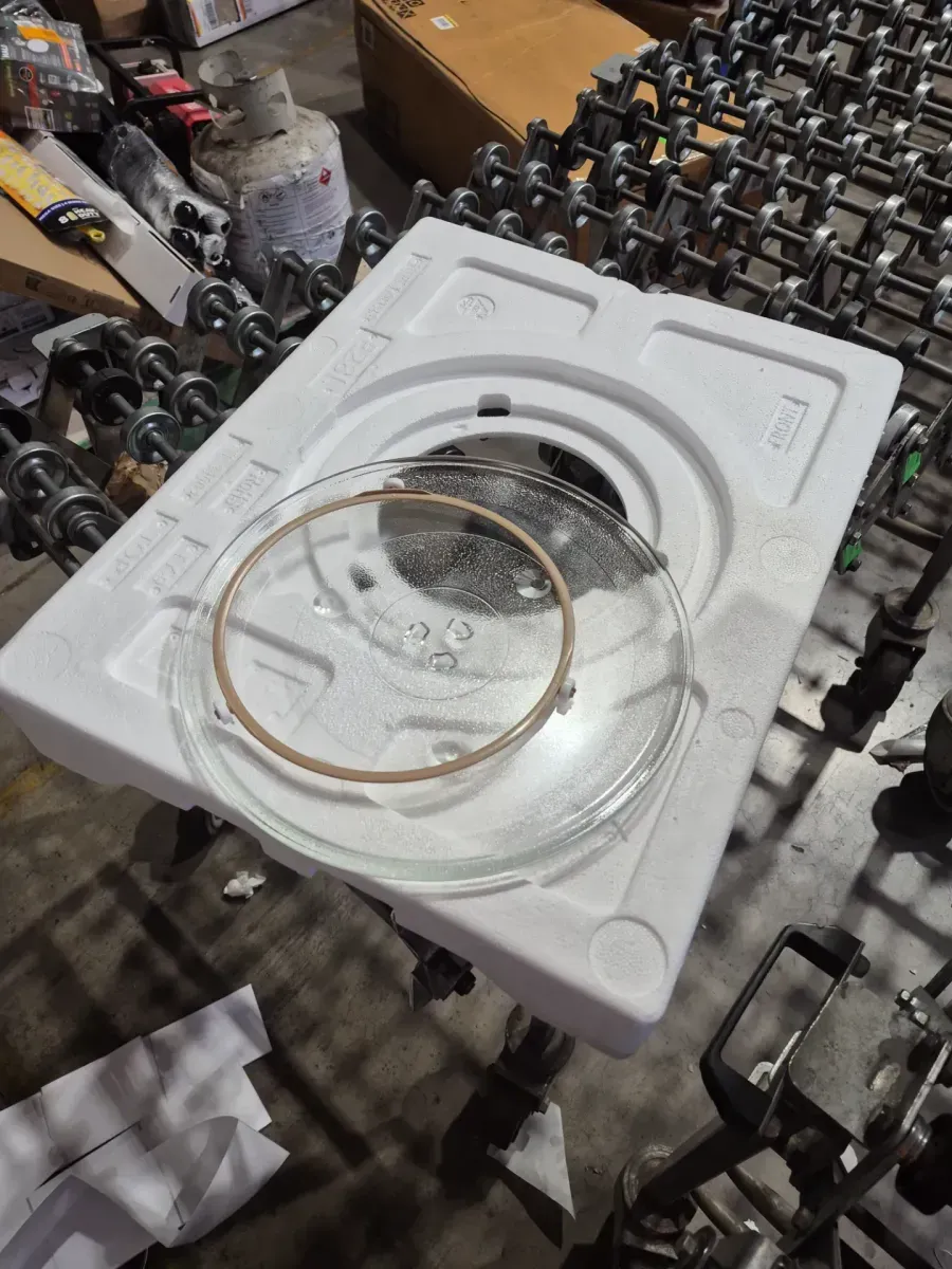 GE 1.1 Cu. Ft. Capacity Countertop Microwave Oven - image 6