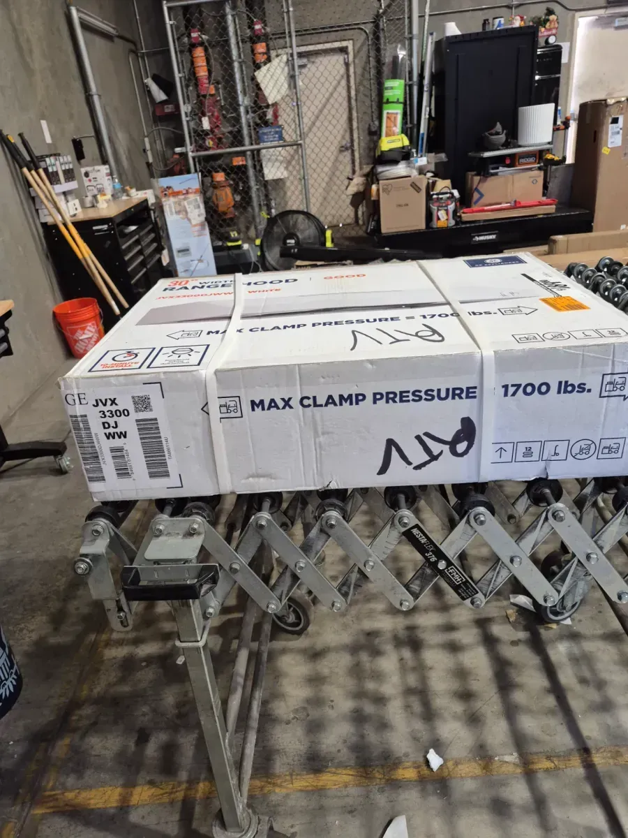 GE 30 in. Over the Range Convertible Range Hood in White - image 3