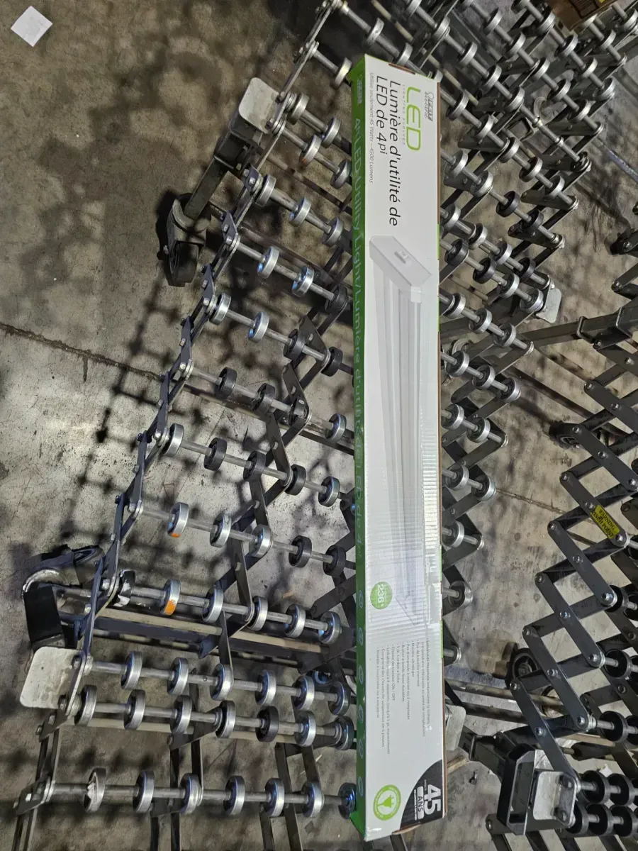 Feit electric 4ft LED utility light  - image 3