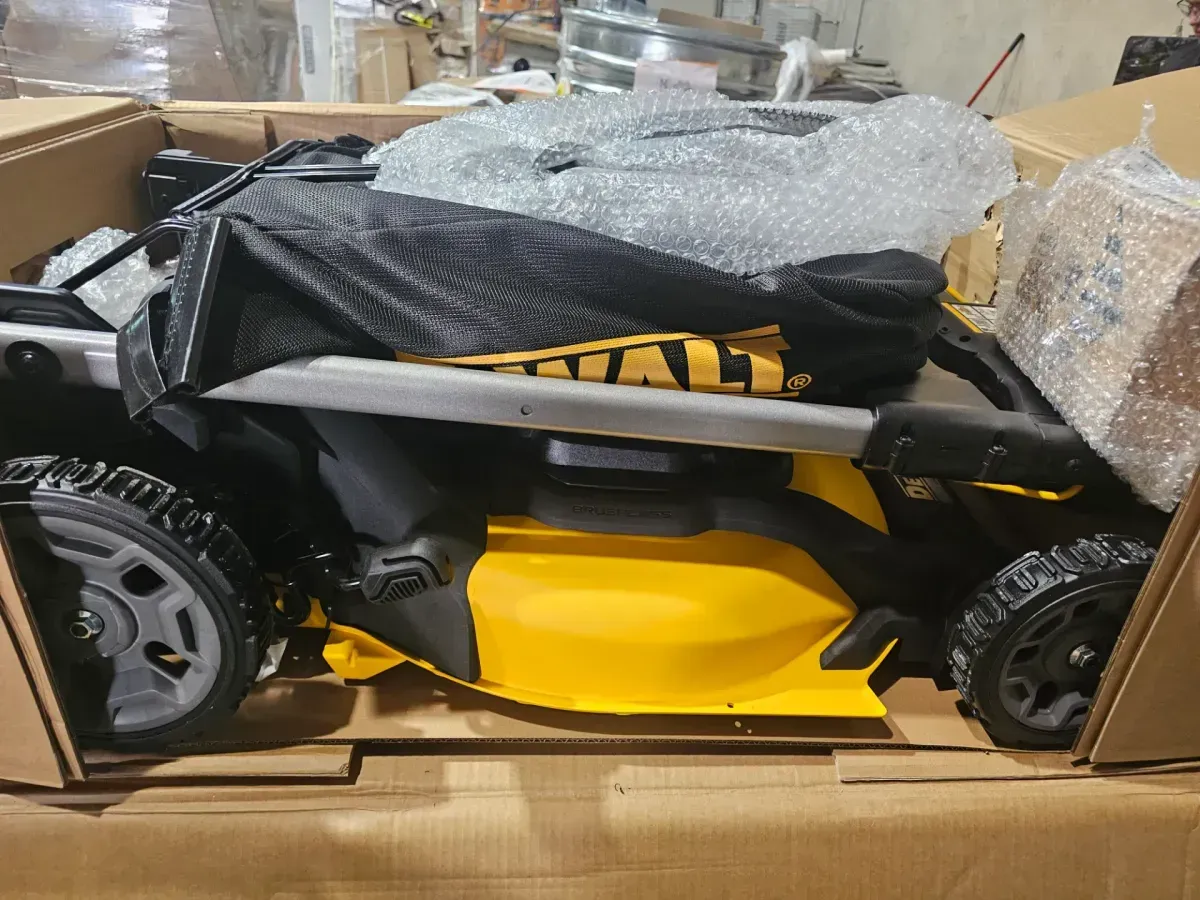 Pair of Lippert Components (LCI) RV / Trailer Actuator Motors - image 3