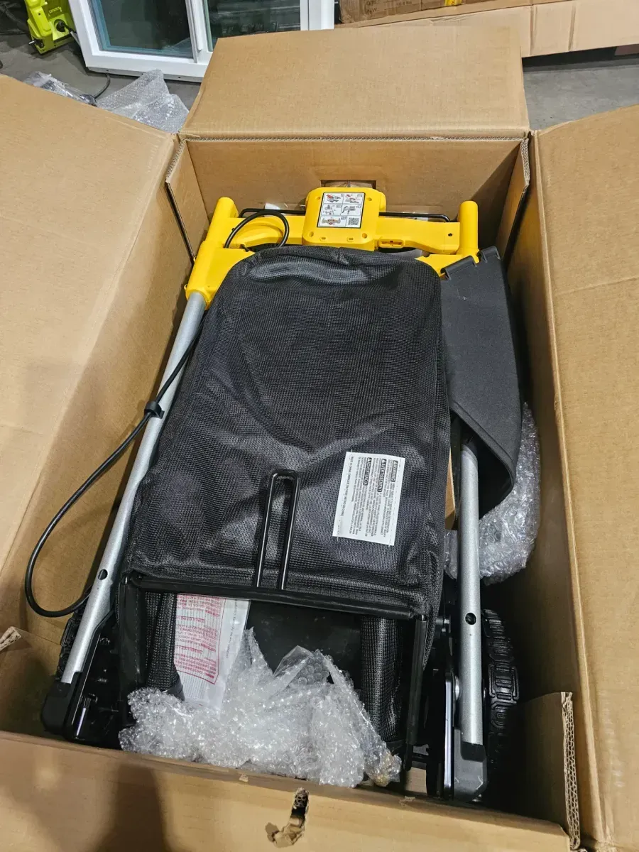 DeWalt 2x20V MAX XR Brushless 21-inch Self-Propelled Lawn Mower (DCMWSP256U2) - image 4