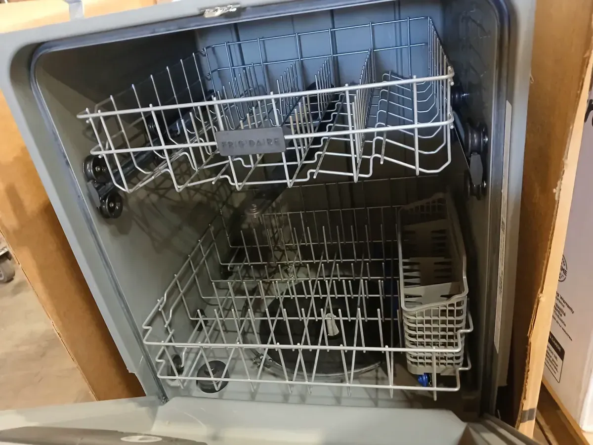 Standard Dishwasher in Original Packaging - image 4