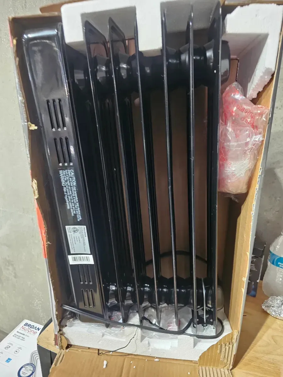 Pelonis 1,500-Watt Oil-Filled Radiant Electric Space Heater with Thermostat - image 3