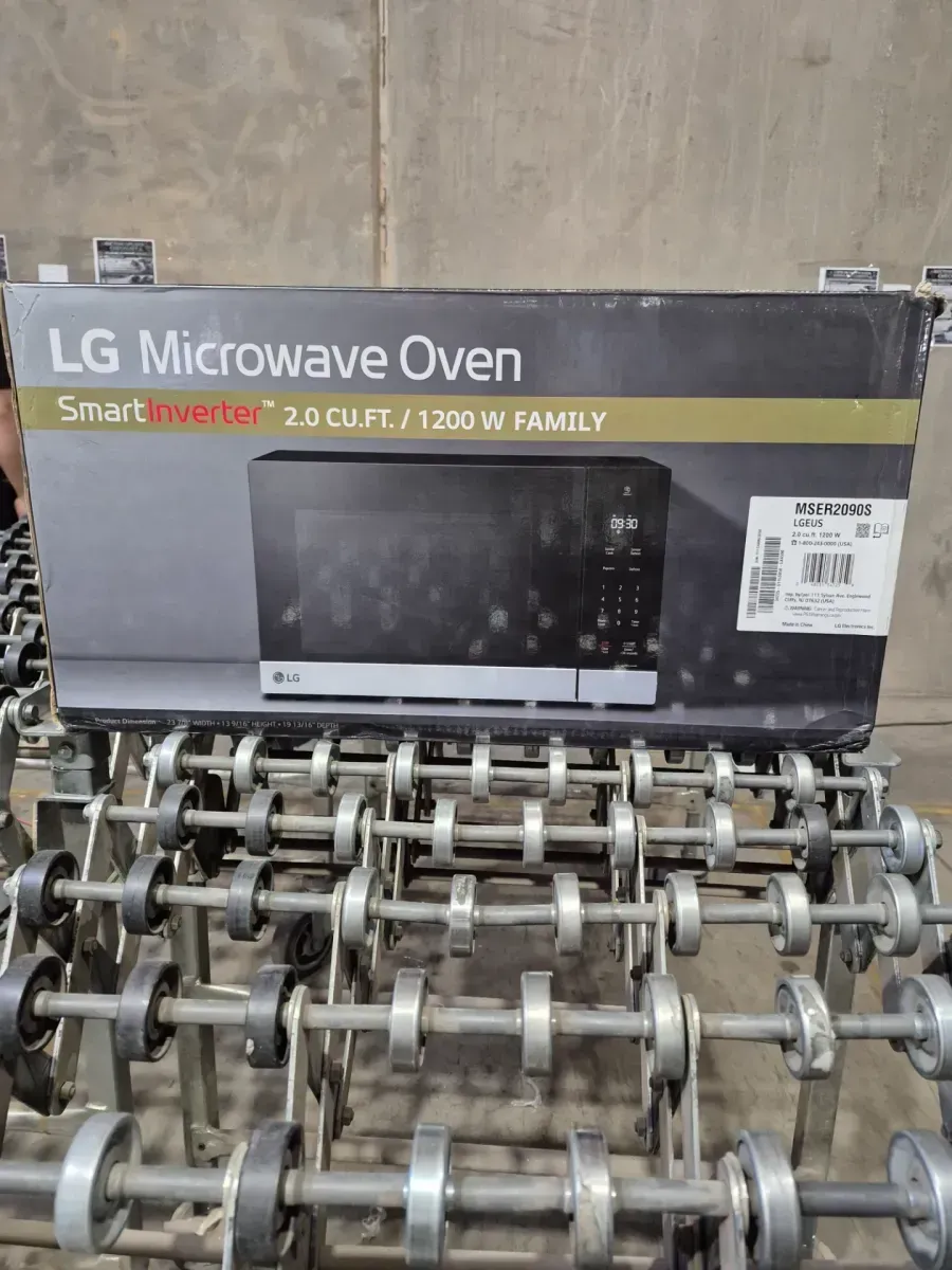 LG NeoChef 2.0 cu. ft. 1200-Watt Countertop Microwave in Stainless Steel with Smart Inverter - image 3