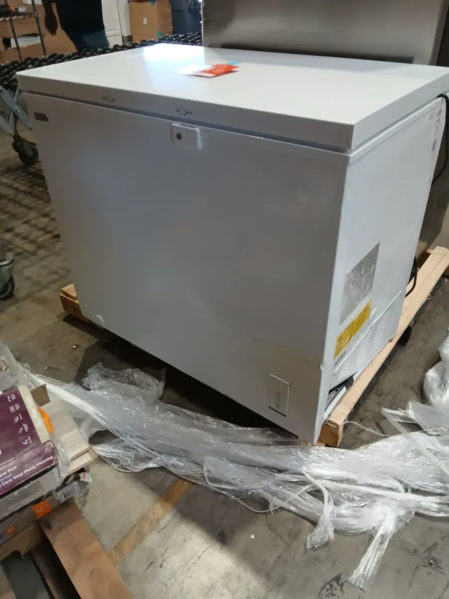 Vissani 8.8 cu. ft. Manual Defrost Convertible Garage Ready Chest Freezer in White, Powered by Hubspace - image 1