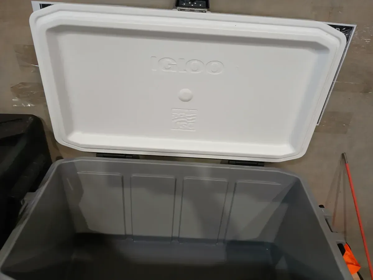 Igloo Marine Ultra Latitude 70 Qt Cooler - image 4