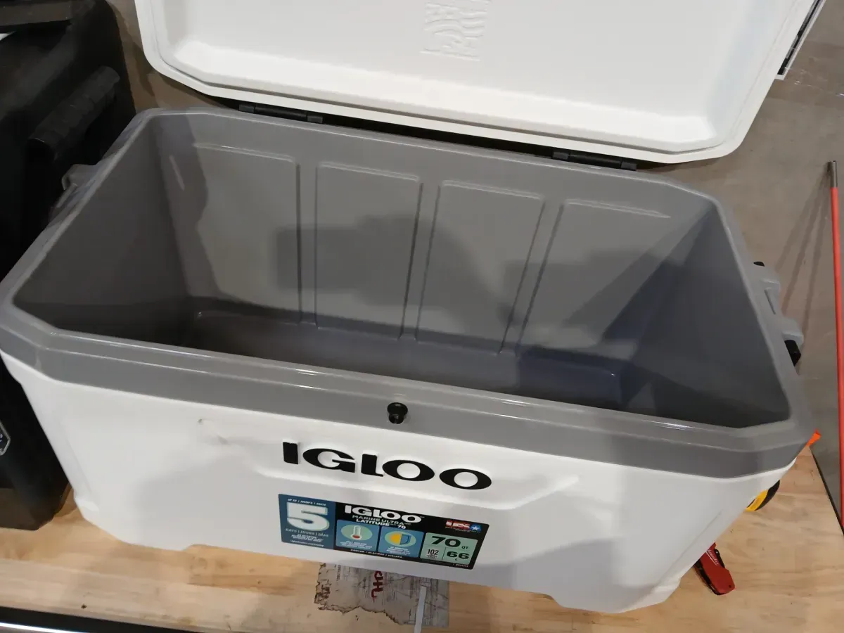 Igloo Marine Ultra Latitude 70 Qt Cooler - image 3