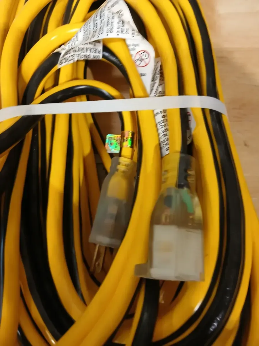 Husky 100 ft. 12-Gauge VividFlex Lighted Extension Cord - image 3