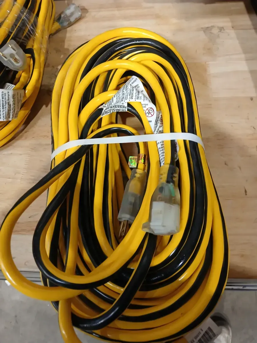 Husky 100 ft. 12-Gauge VividFlex Lighted Extension Cord - image 2
