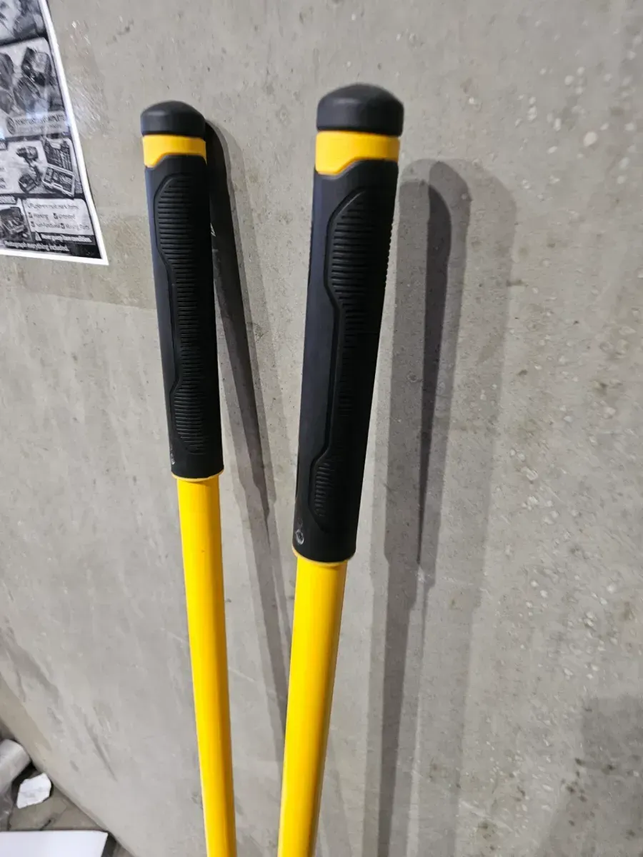 DEWALT 46 in. Fiberglass Handle Post Hole Digger - image 2