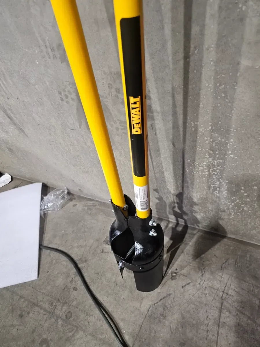 DEWALT 46 in. Fiberglass Handle Post Hole Digger - image 3