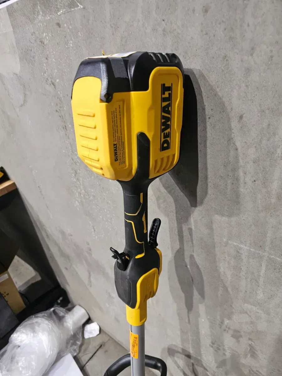 DeWalt 20V MAX Cordless String Trimmer - image 1