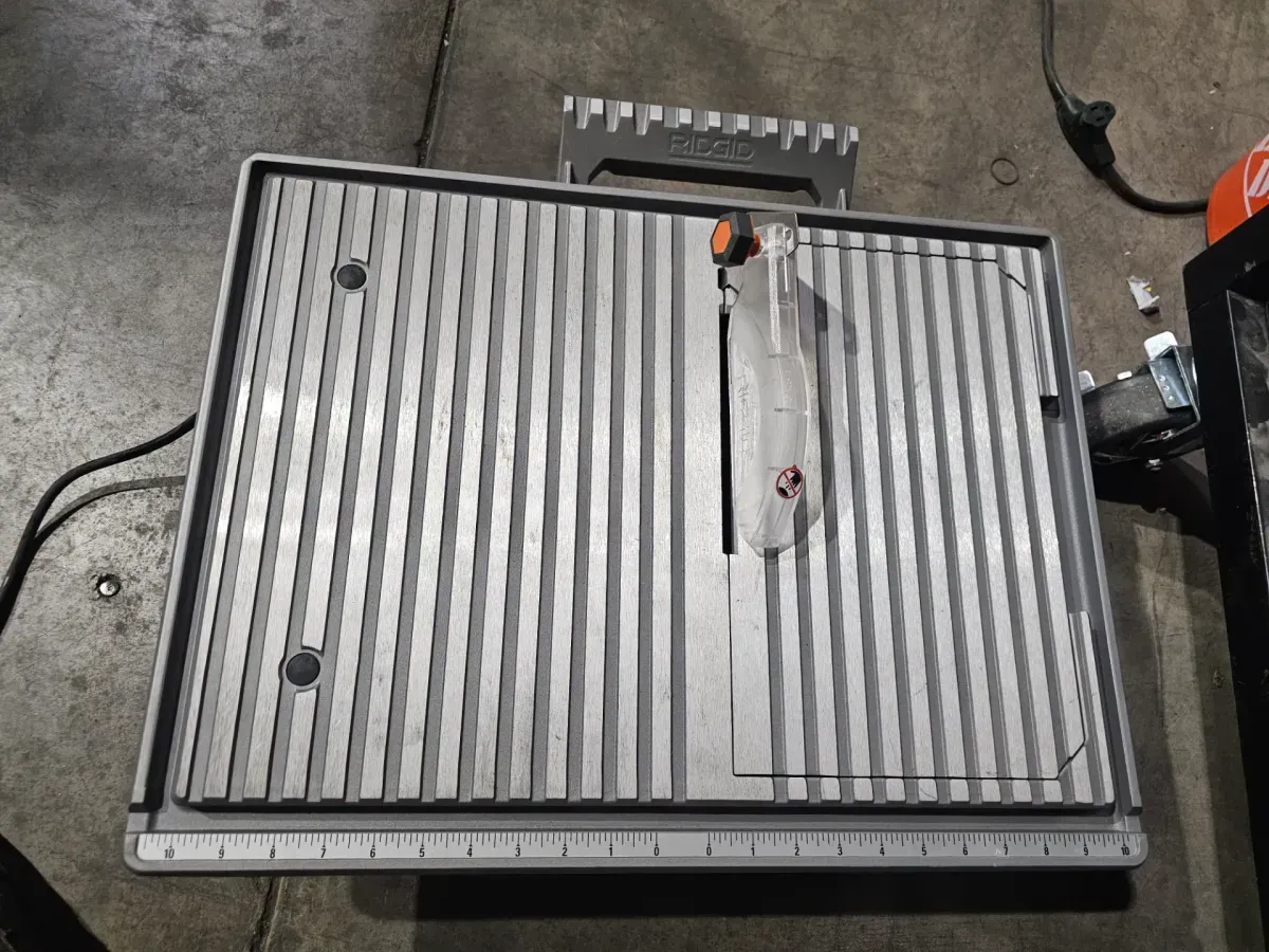 RIDGID 4 in. Table Top Tile Saw - image 1