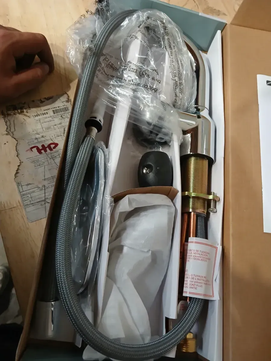 Glacier Bay Dunning Single-Handle Pull-Out Laundry Utility Faucet with Dual Spray Function in Chrome - image 4