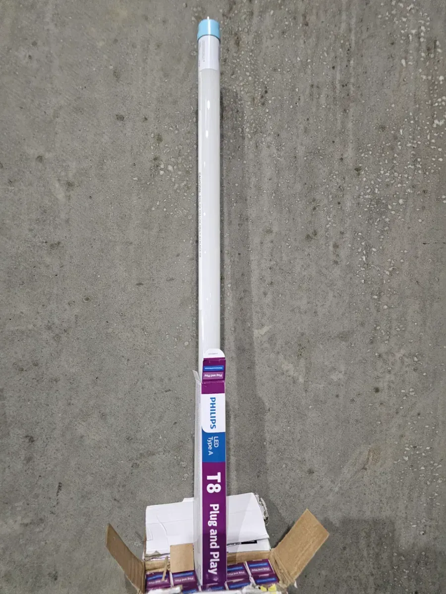 Philips 32-Watt Equivalent 4 ft. Linear Cool White T8 InstantFit LED Tube Light Bulb (4000K) (30-Pack) - image 4