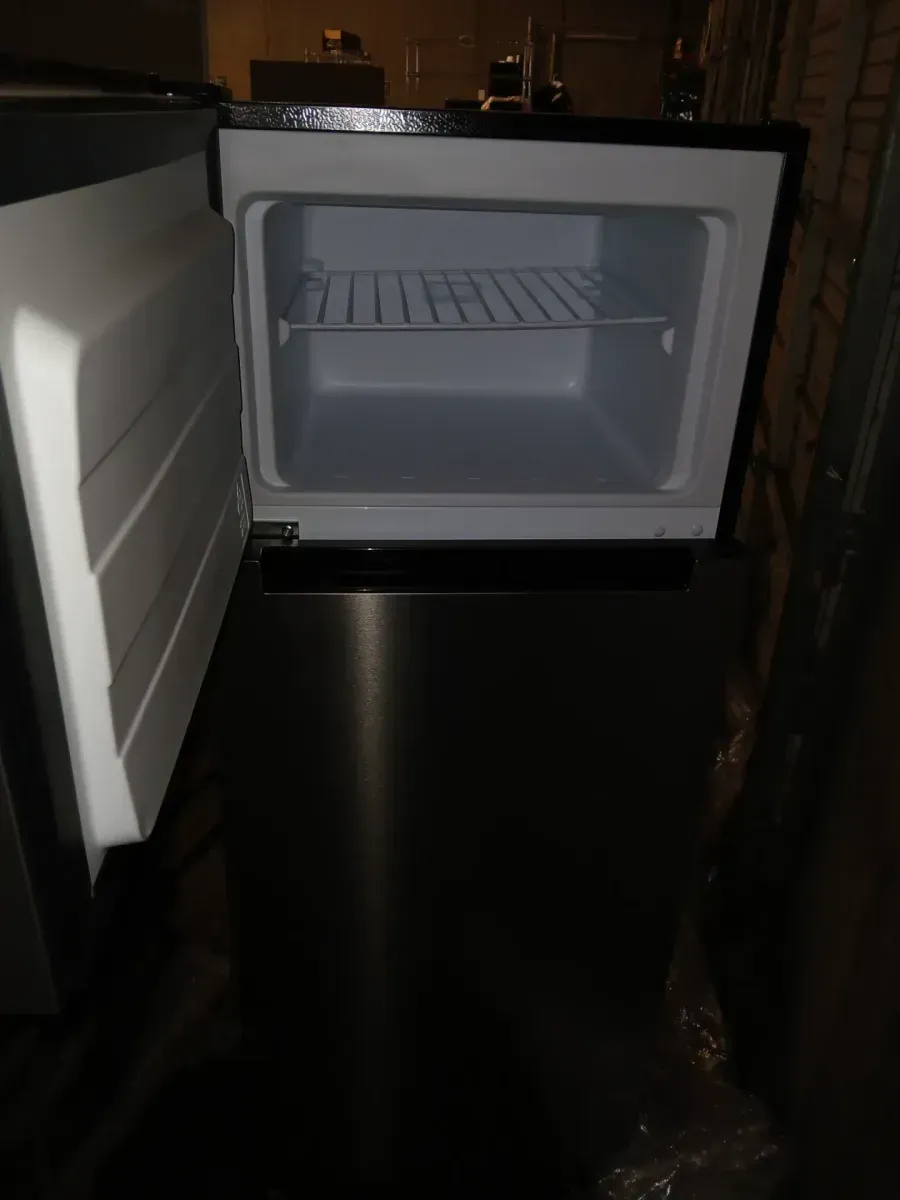 Vissani 7.2 cu. ft. Top Freezer Refrigerator in Fingerprint Resistant Stainless Steel Look - image 3