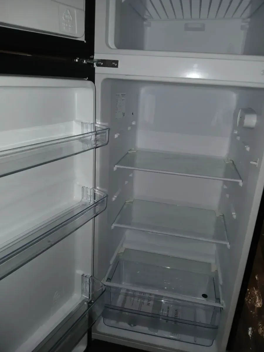 Vissani 7.2 cu. ft. Top Freezer Refrigerator in Fingerprint Resistant Stainless Steel Look - image 4