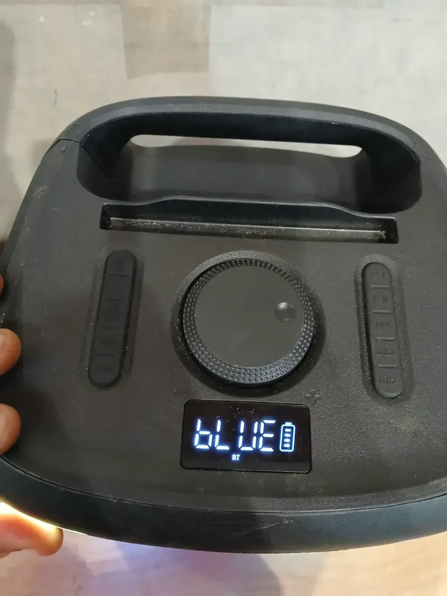 Speaker (Tzumi Super Bass Jobsite Speaker) - image 4