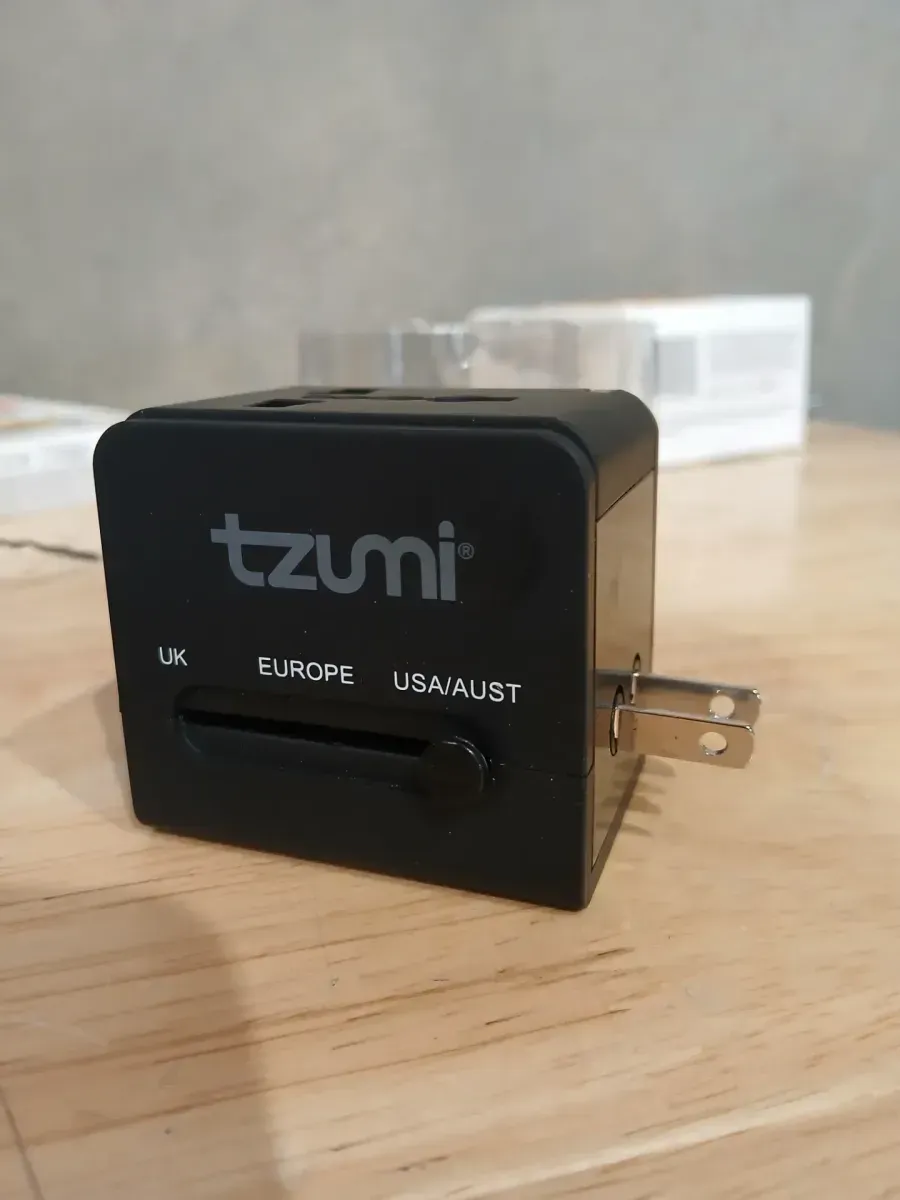 Tzumi Dual USB and USB-C Travel Adapter - image 5