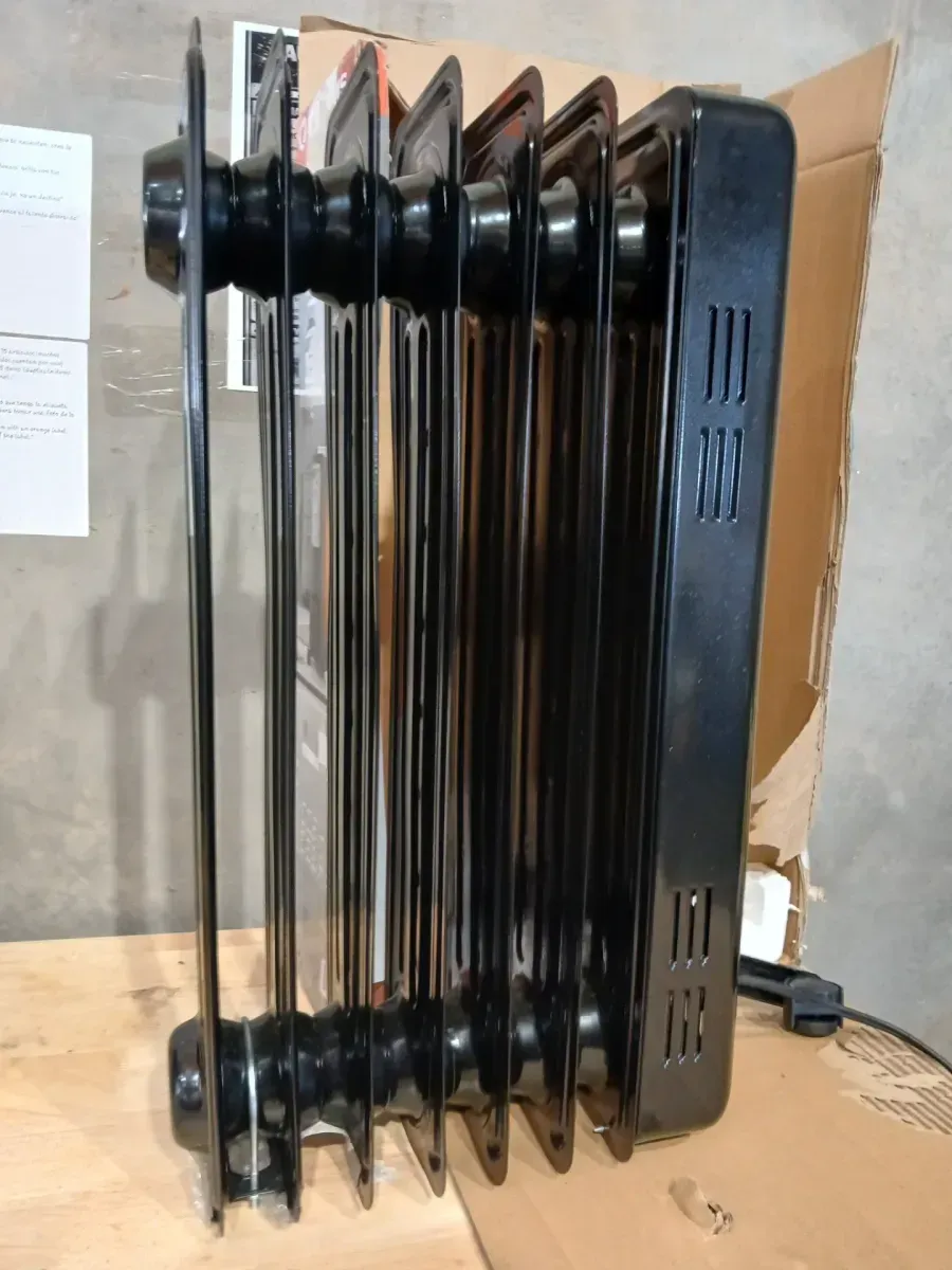 Pelonis 1,500-Watt Oil-Filled Radiant Electric Space Heater with Thermostat - image 3