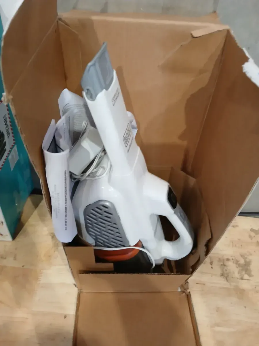 BLACK+DECKER dustbuster AdvancedClean+ 12-Volt MAX Cordless 7-cup Handheld Vacuum - image 6