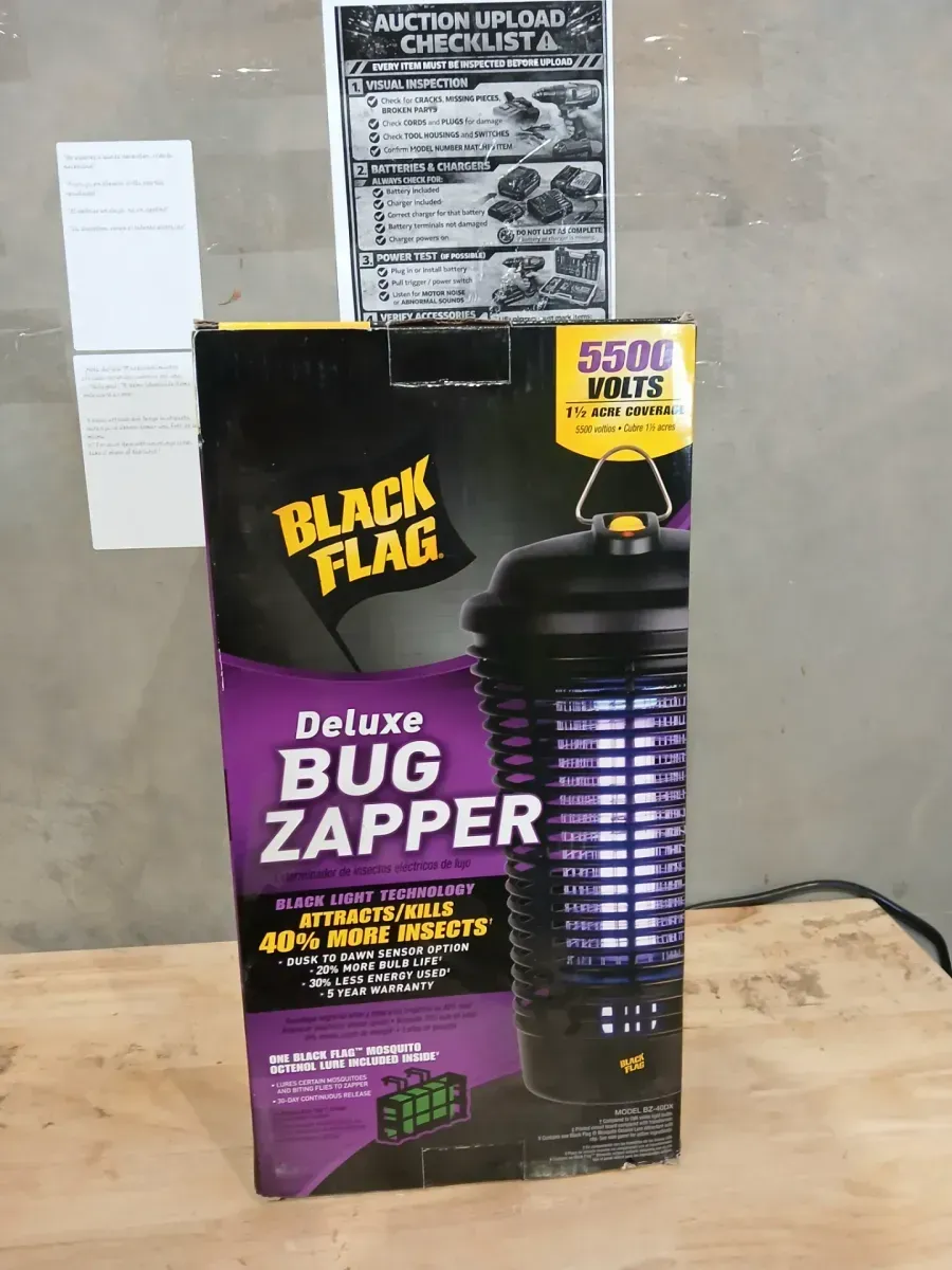 5500 Volt Deluxe 40 Watt Bug Zapper Insect Killer, 1.5 Acre Coverage - image 1
