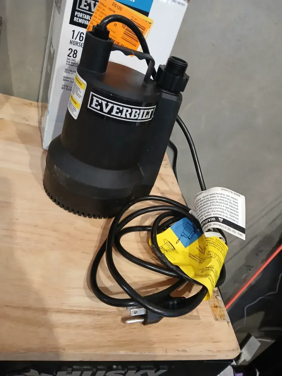 Everbilt 1/6 HP Submersible Thermoplastic Utility Pump - image 3
