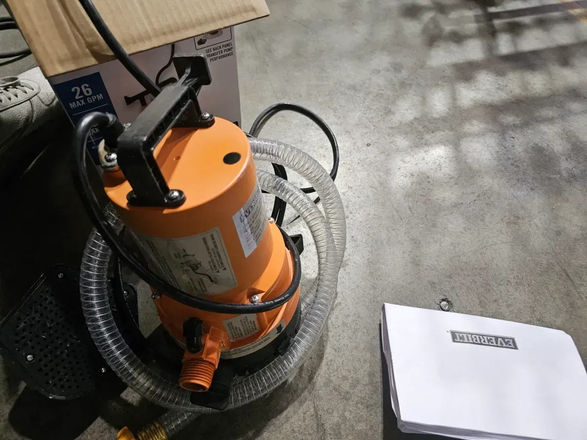 Everbilt 1/6 HP Plastic Submersible Utility Pump - image 2