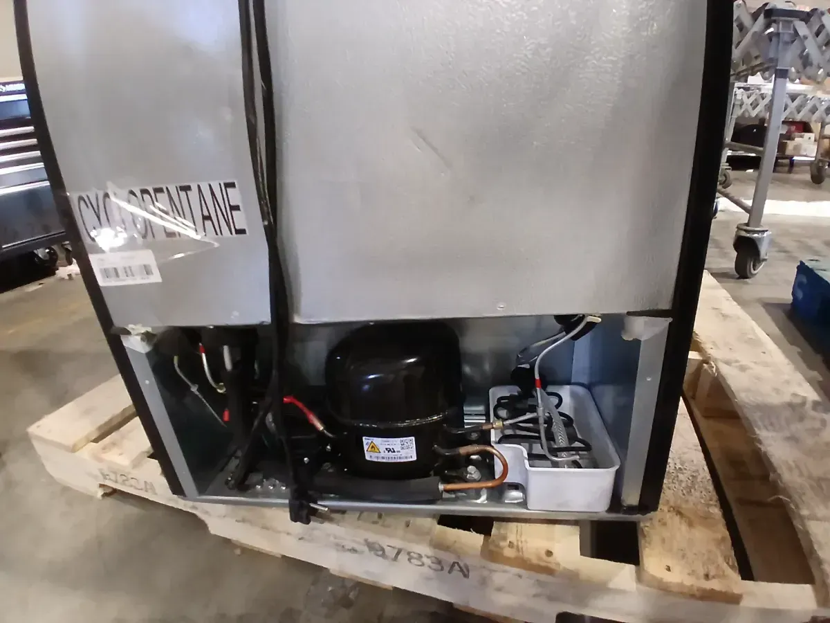 7.1 cu. ft. Manual Defrost Convertible Upright Freezer in Stainless Steel Look, Garage Ready - image 4