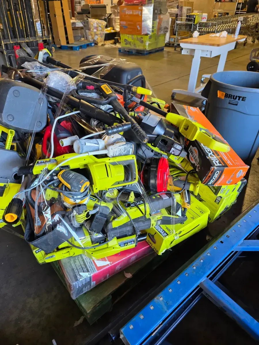 Pallet of 130 non-functional tools, various models and brands. - image 1