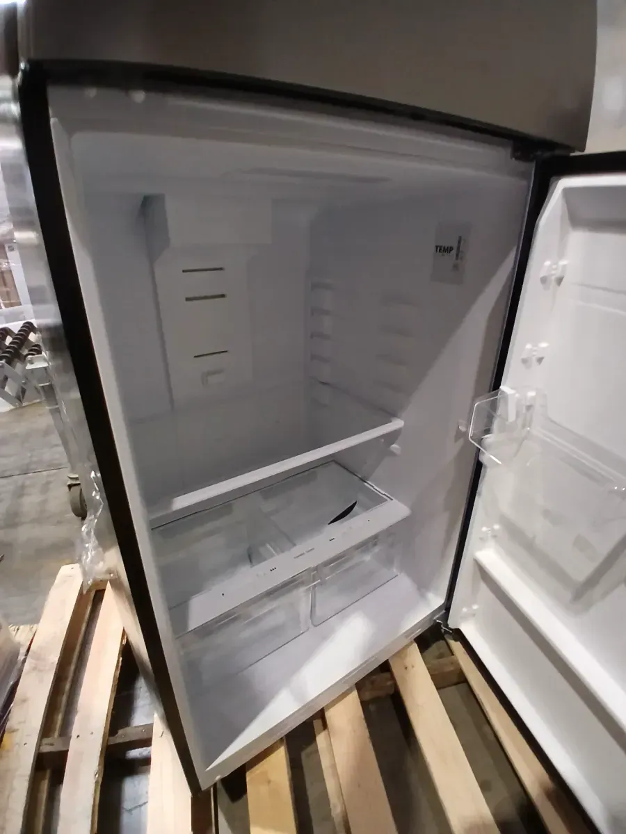 CONSERVATOR 30 in. 18.1 cu. ft. Top Freezer Refrigerator, Energy Star, Frost Free, Adjustable Shelves, Reversible Door, Stainless - image 7