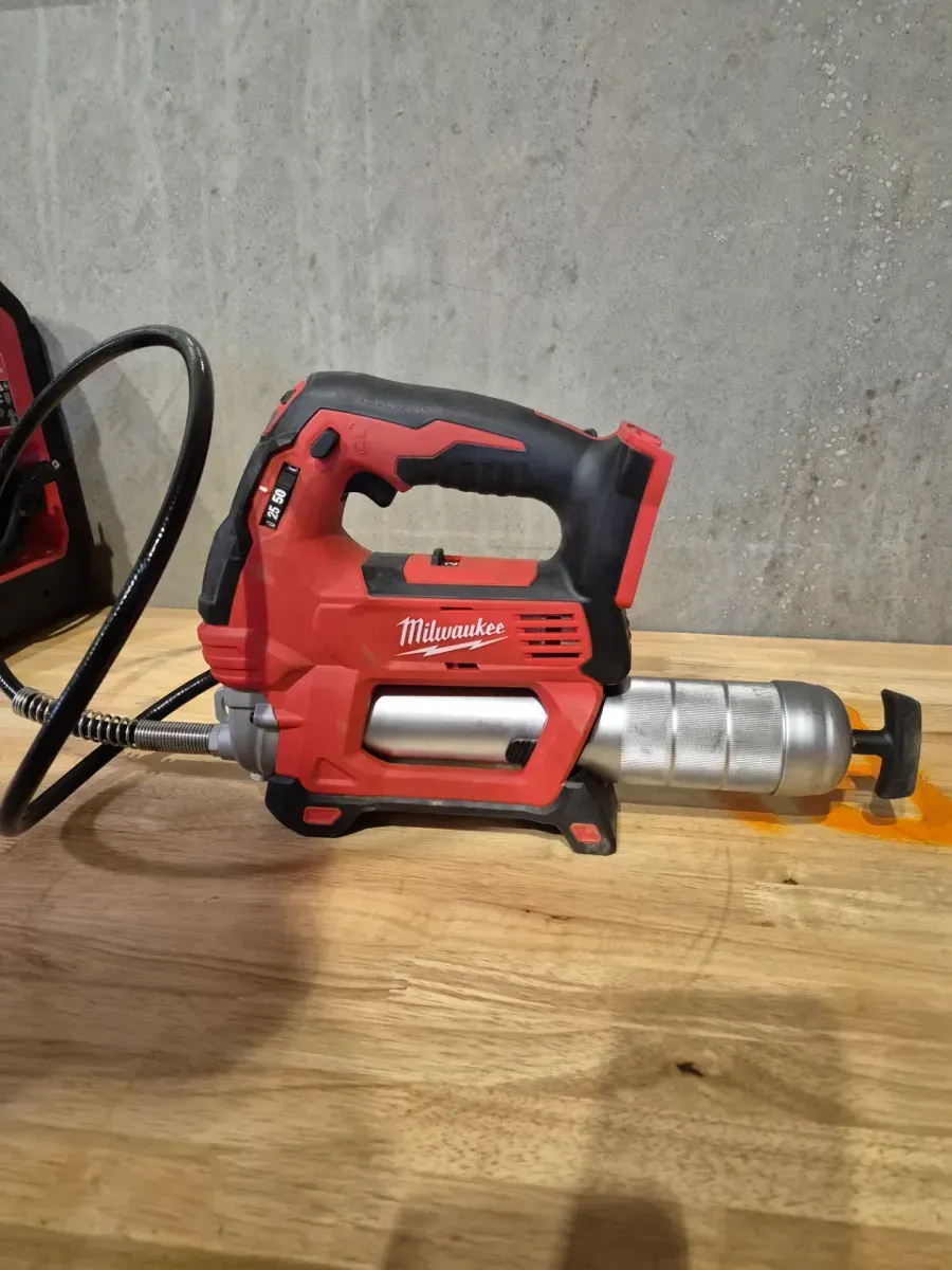 Milwaukee M18 18-Volt Lithium-Ion Cordless 2-Speed Grease Gun - image 2