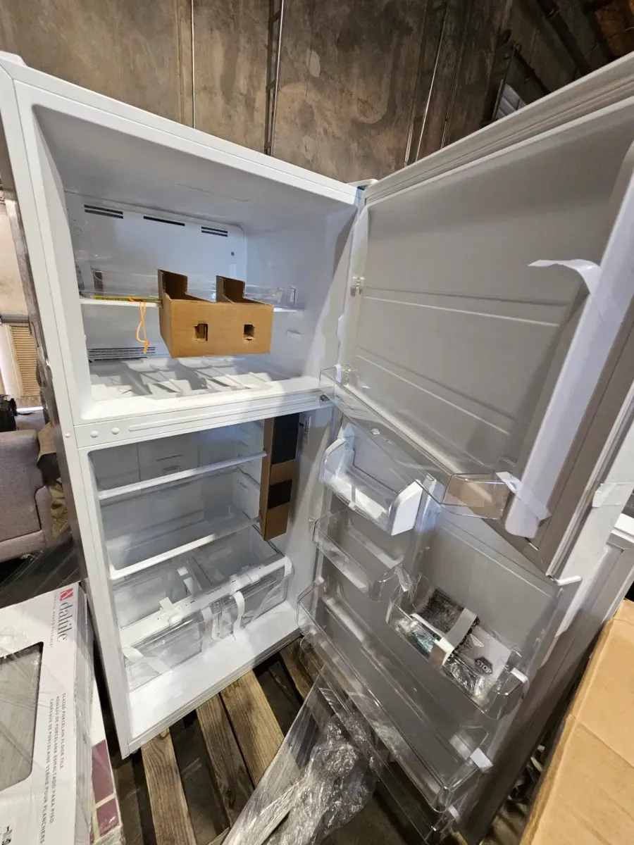 Vissani 18.1 cu. ft. Top Freezer Refrigerator with Adjustable Glass Shelving in White, Garage Ready - image 3