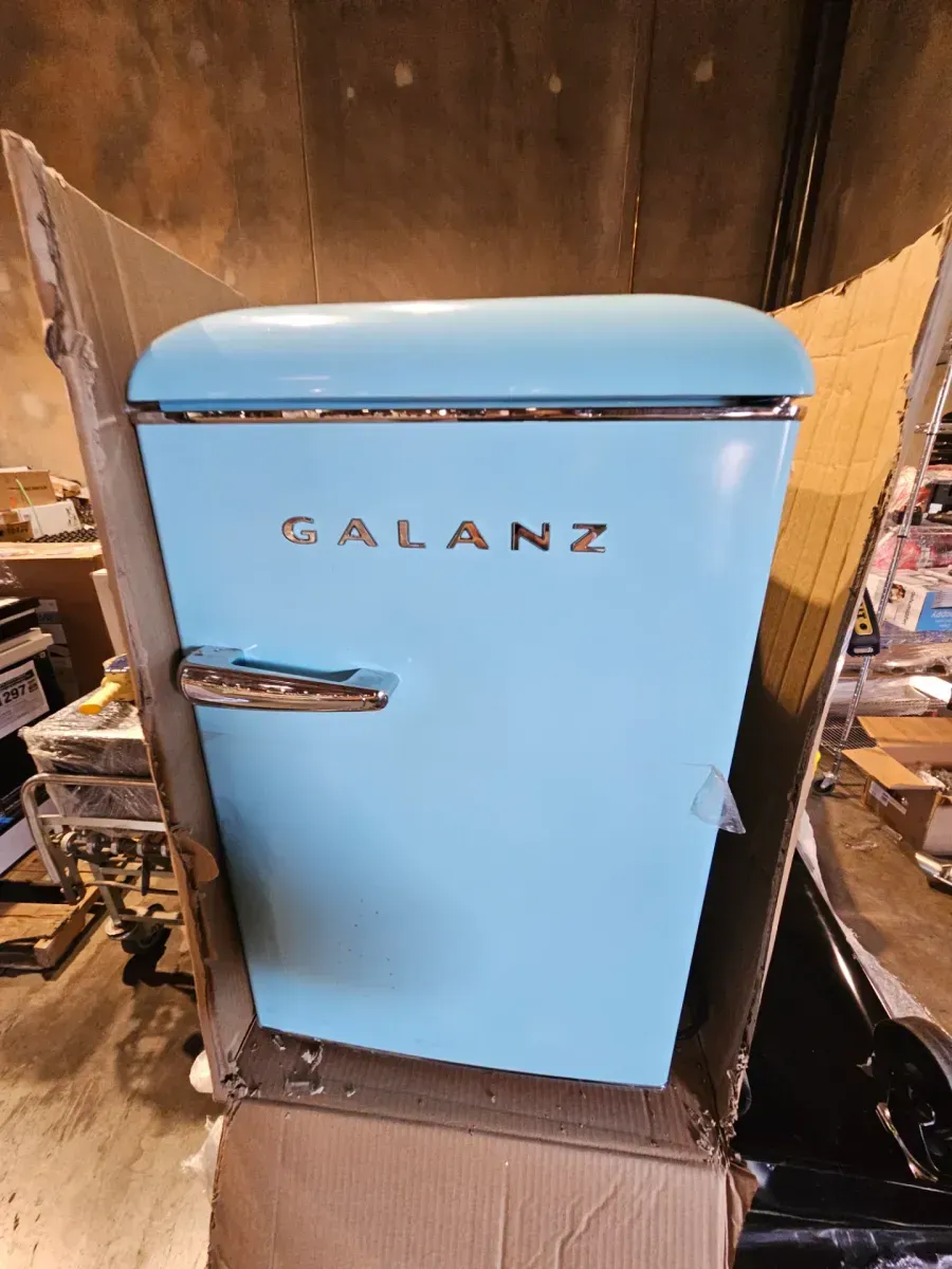 Vissani 18 in. 2.5 cu. ft. Retro Single Door Refrigerator, Bebop Blue, Energy Star - image 5