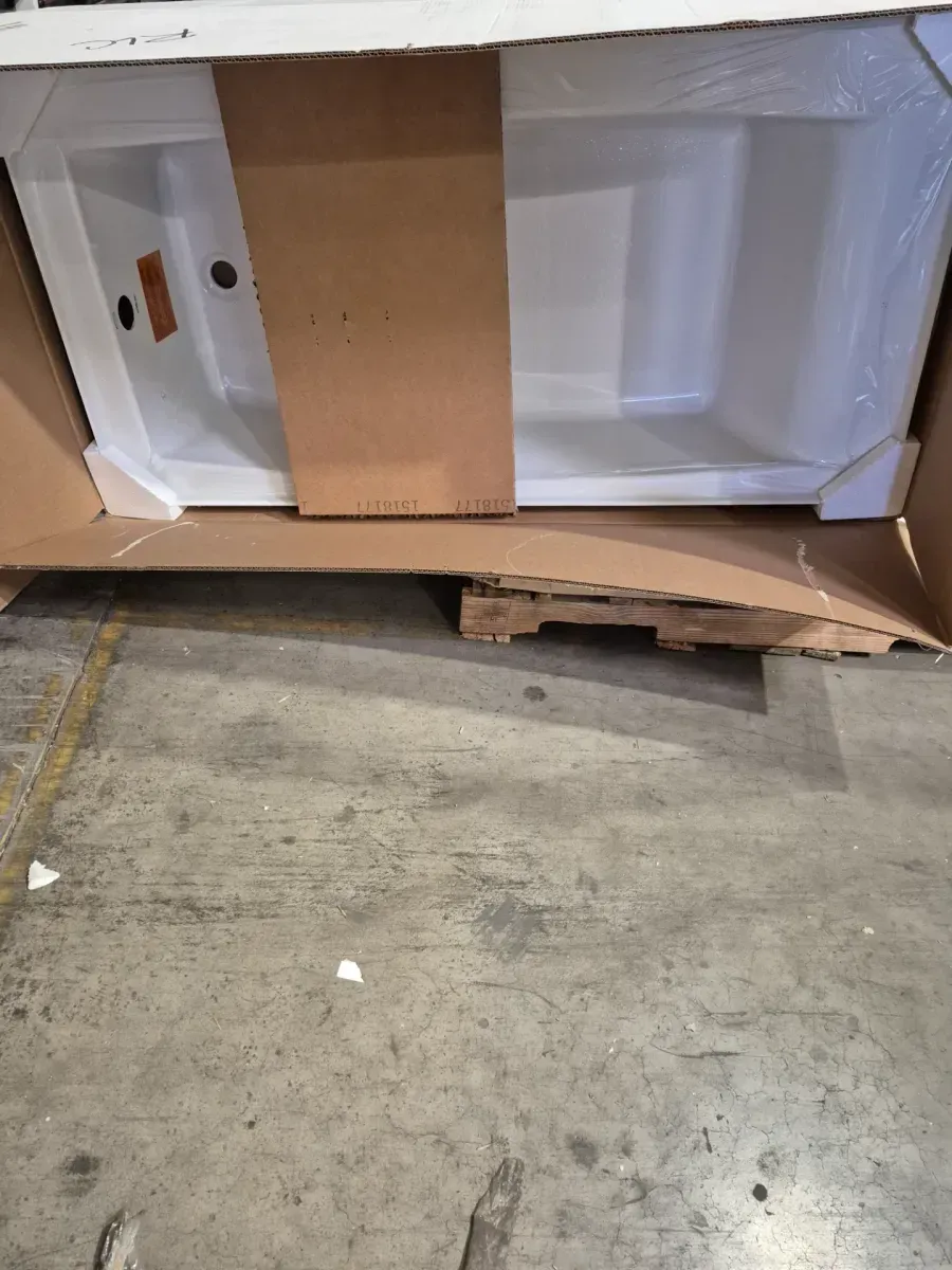 Elmbrook 60 in. x 30.25 in. Soaking Bathtub with Right-Hand Drain in White - image 4