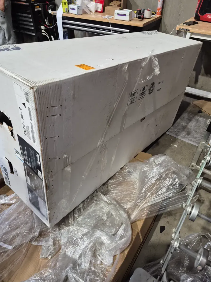 Elmbrook 60 in. x 30.25 in. Soaking Bathtub with Right-Hand Drain in White - image 3