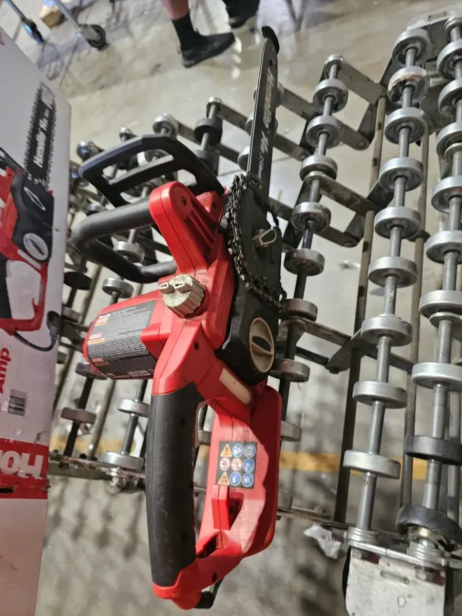 Homelite 9 amp electric chain saw (14 in. 9 Amp Electric Chainsaw) - image 4