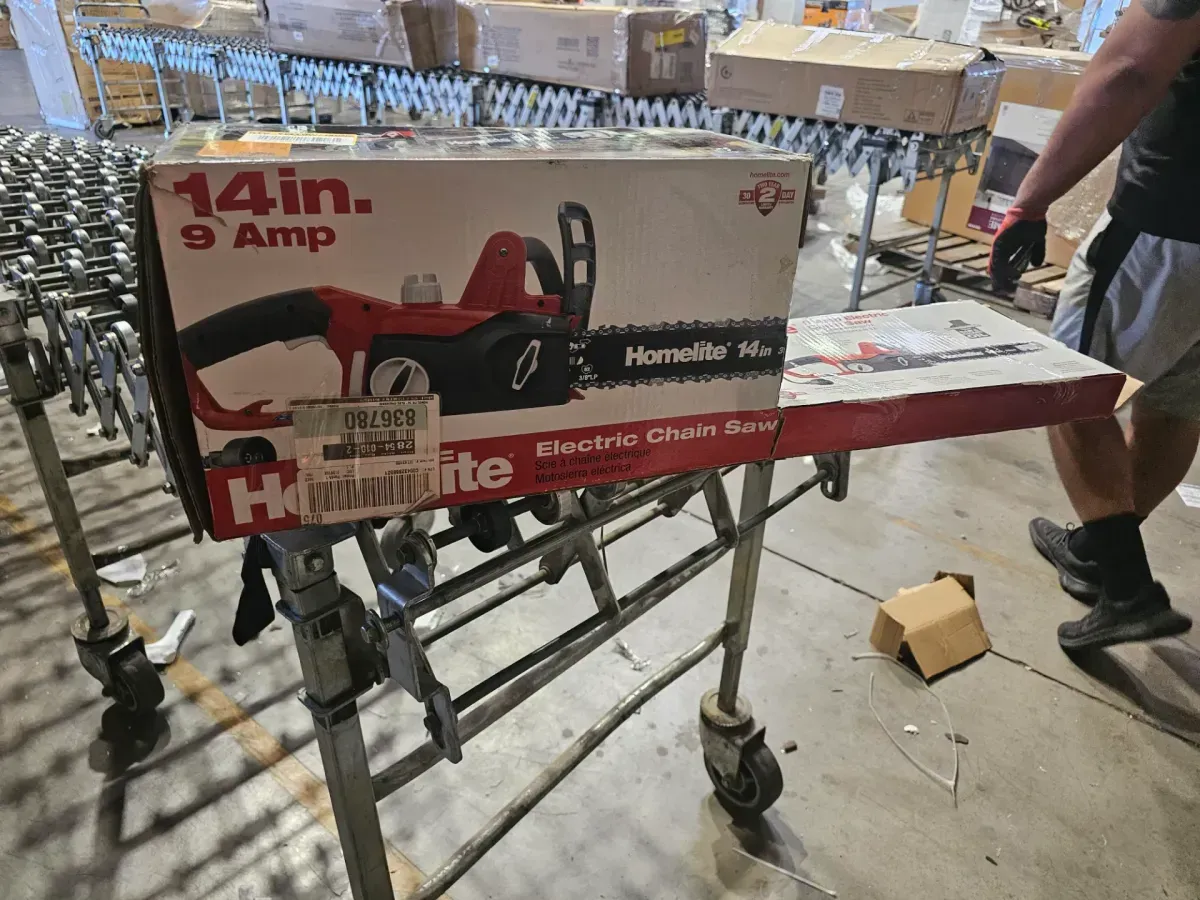 Homelite 9 amp electric chain saw (14 in. 9 Amp Electric Chainsaw) - image 3