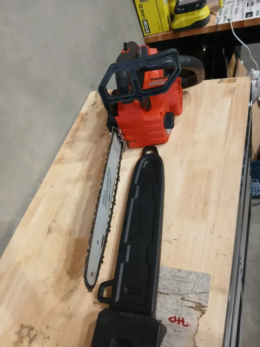 M18 FUEL 16 in. 18V Lithium-Ion Brushless Battery Chainsaw (Tool-Only) - image 4