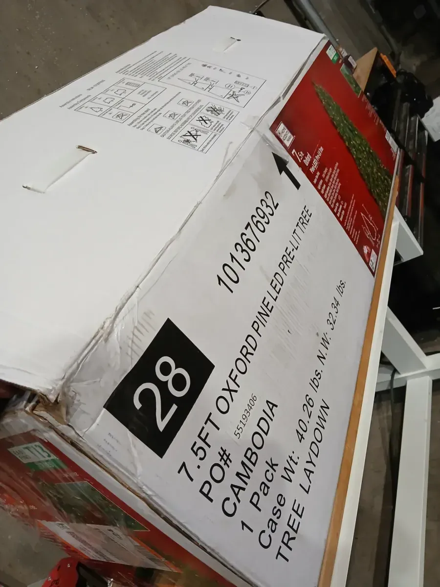 7.5 ft. PreLit 470 LED Lights Artificial Christmas Tree Hinged Xmas Tree with 1135 Branch Tips - image 2