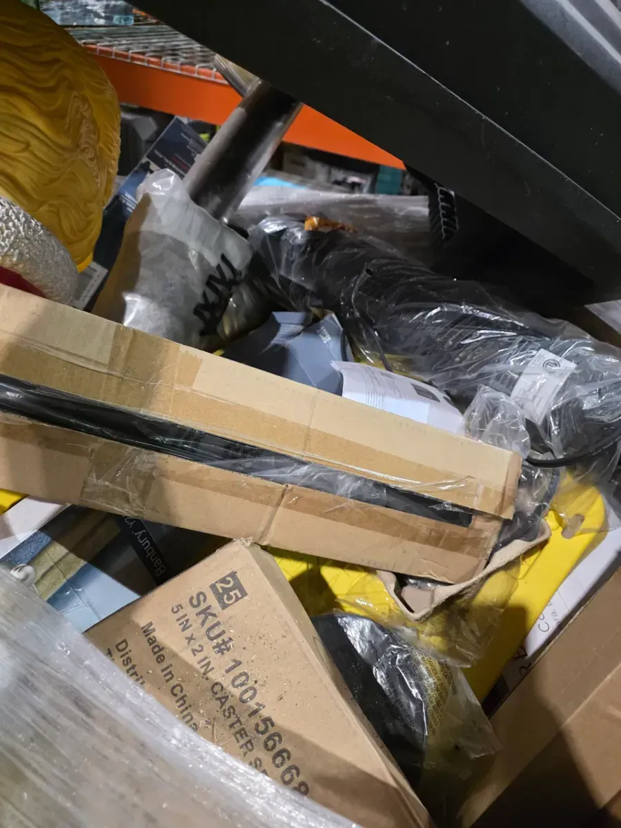 Mixed General Merchandise Pallet - Hardware, Seasonal & More - image 2