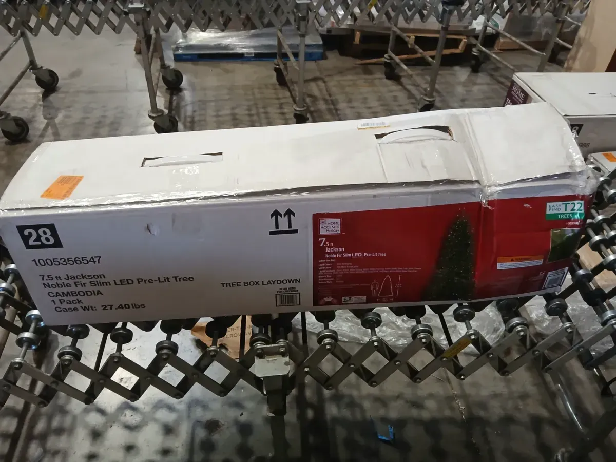 7.5 ft. Prelit Teton Pine Artificial Christmas Tree with 600 Clear Lights - image 3