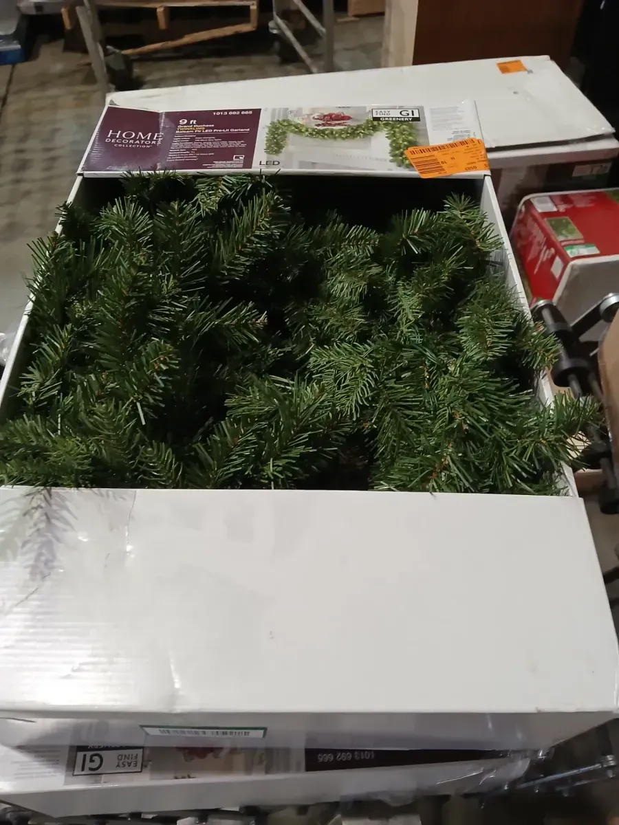 9 ft. Pre-Lit LED Artificial Oregon Fir Commercial Christmas Garland with 100 Lights - image 3