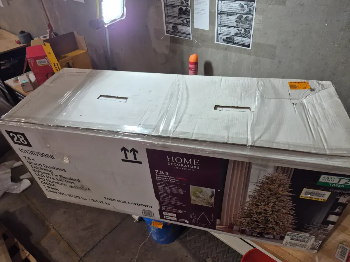 7.5 ft. Pre-Lit Dunhill Fir Hinged Artificial Christmas Tree with Clear Lights - image 5