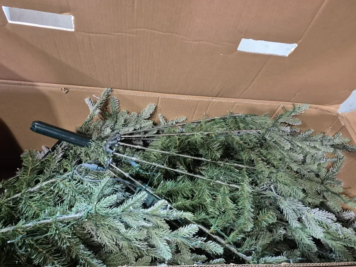 7.5 ft. Pre-Lit Dunhill Fir Hinged Artificial Christmas Tree with Clear Lights - image 3